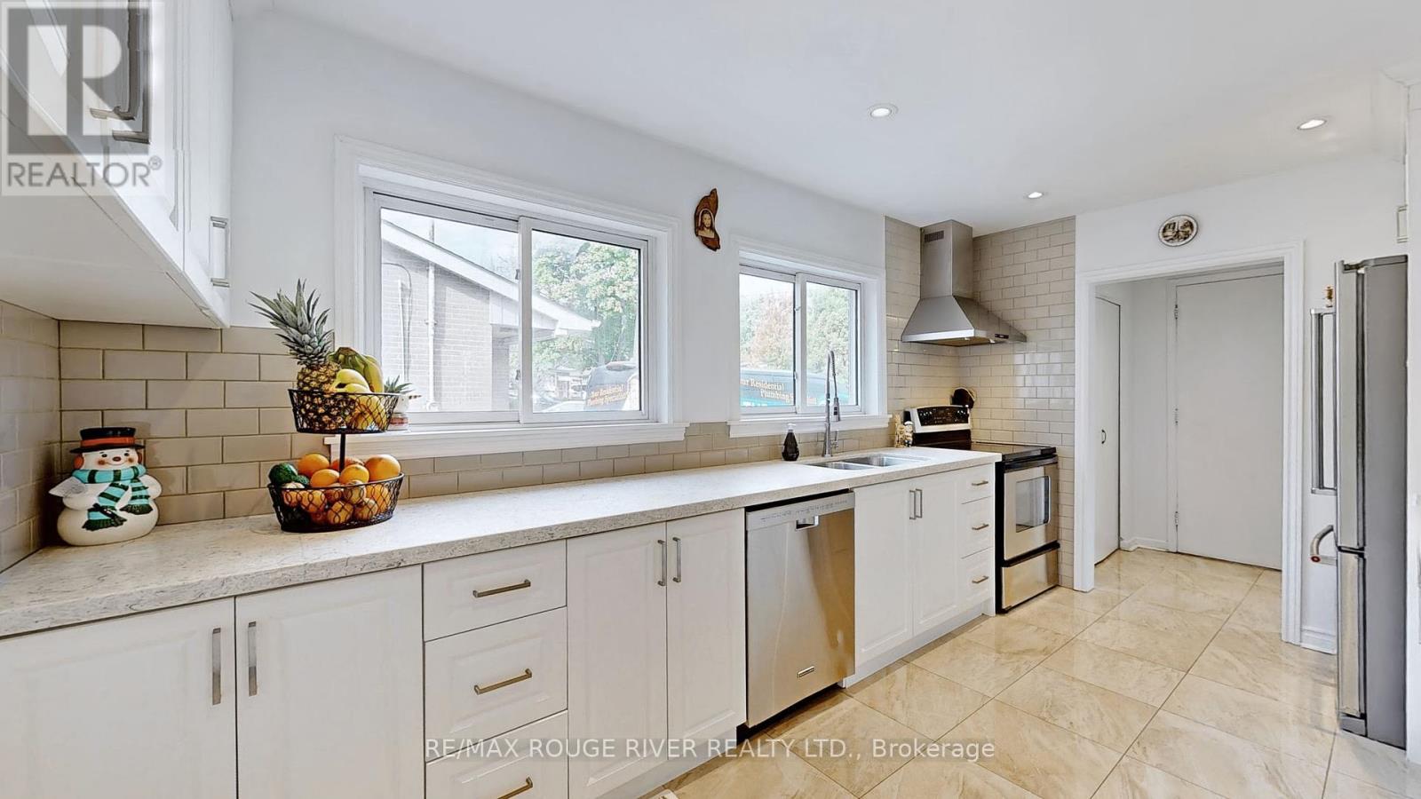 112 Billington Crescent, Toronto, Ontario  M3A 2G6 - Photo 11 - C12147797