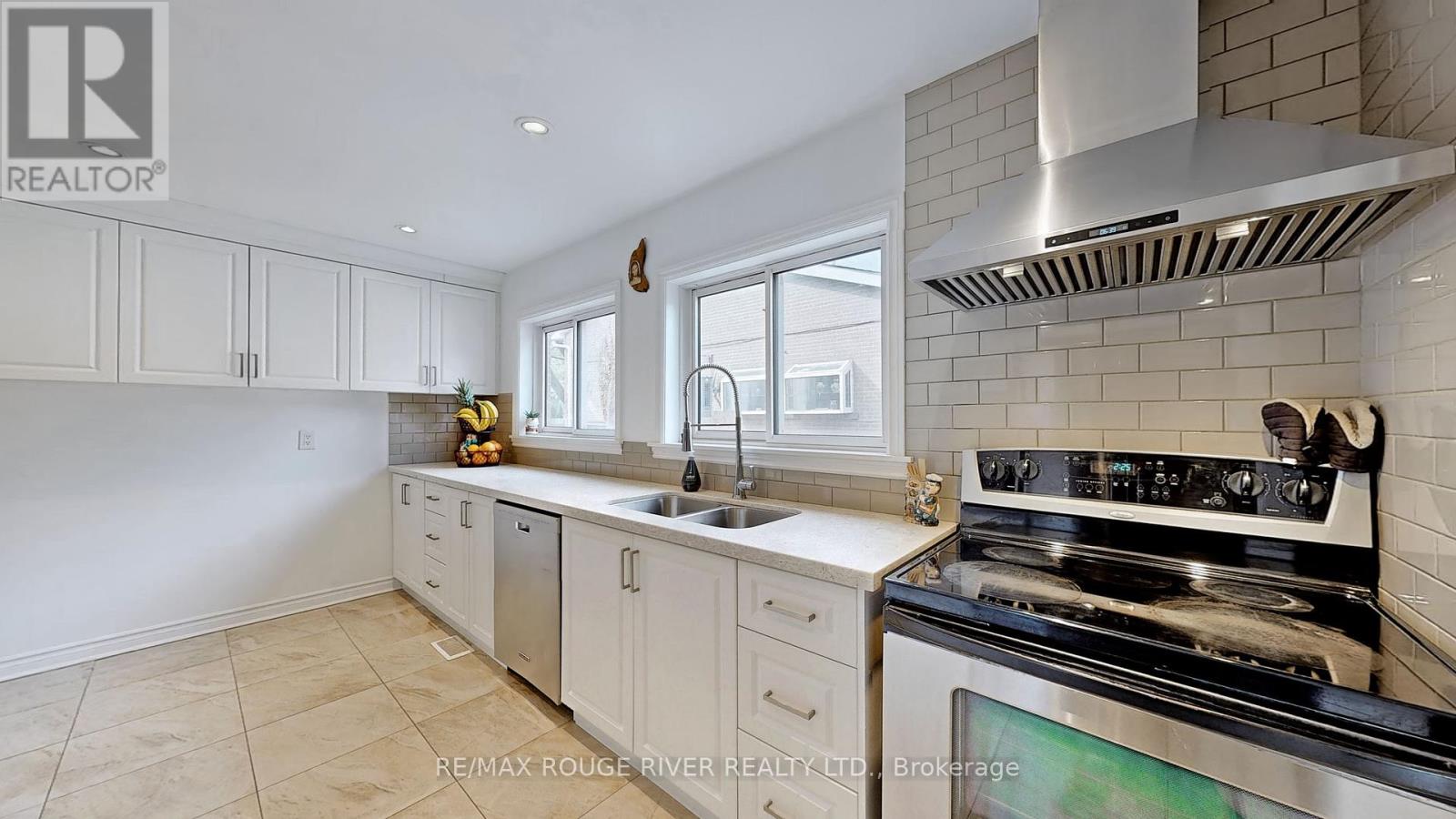 112 Billington Crescent, Toronto, Ontario  M3A 2G6 - Photo 14 - C12147797