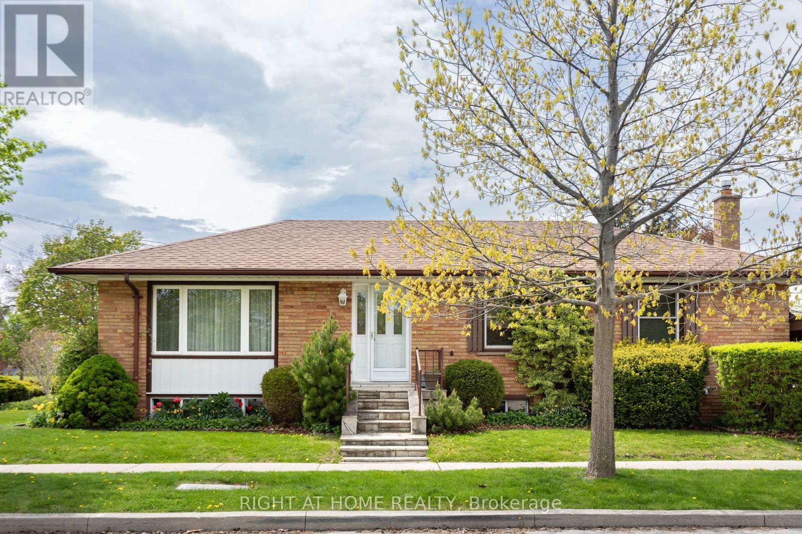 22 FLINTRIDGE ROAD, Toronto, Ontario