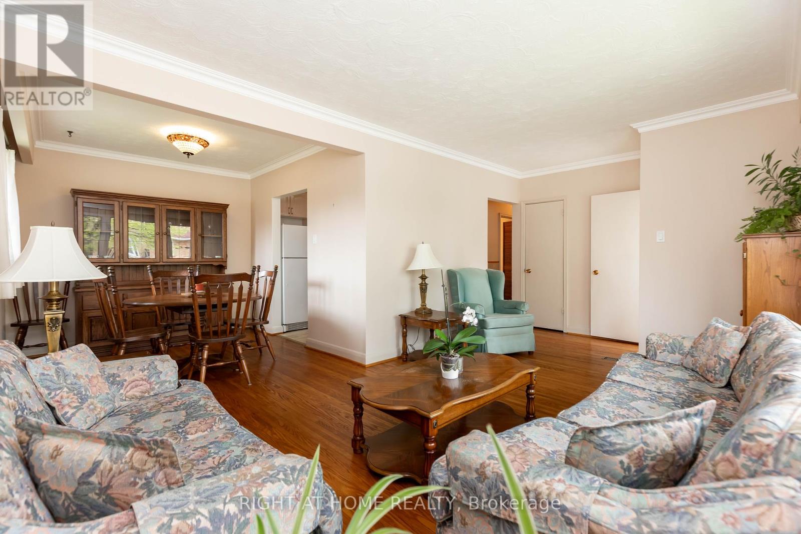 22 Flintridge Road, Toronto, Ontario  M1P 1C1 - Photo 10 - E12147796