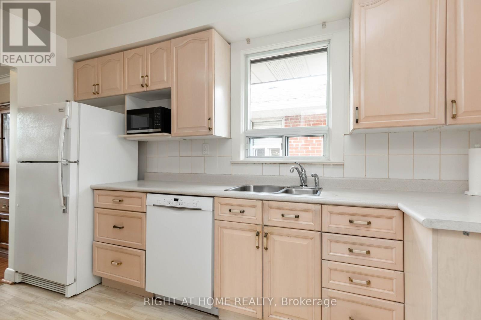 22 Flintridge Road, Toronto, Ontario  M1P 1C1 - Photo 13 - E12147796