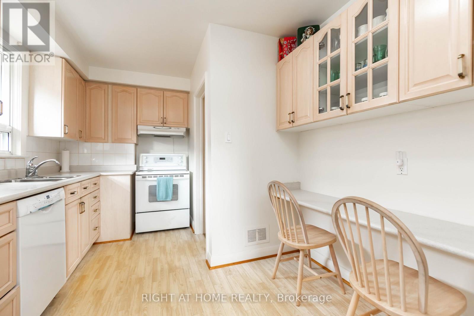 22 Flintridge Road, Toronto, Ontario  M1P 1C1 - Photo 14 - E12147796