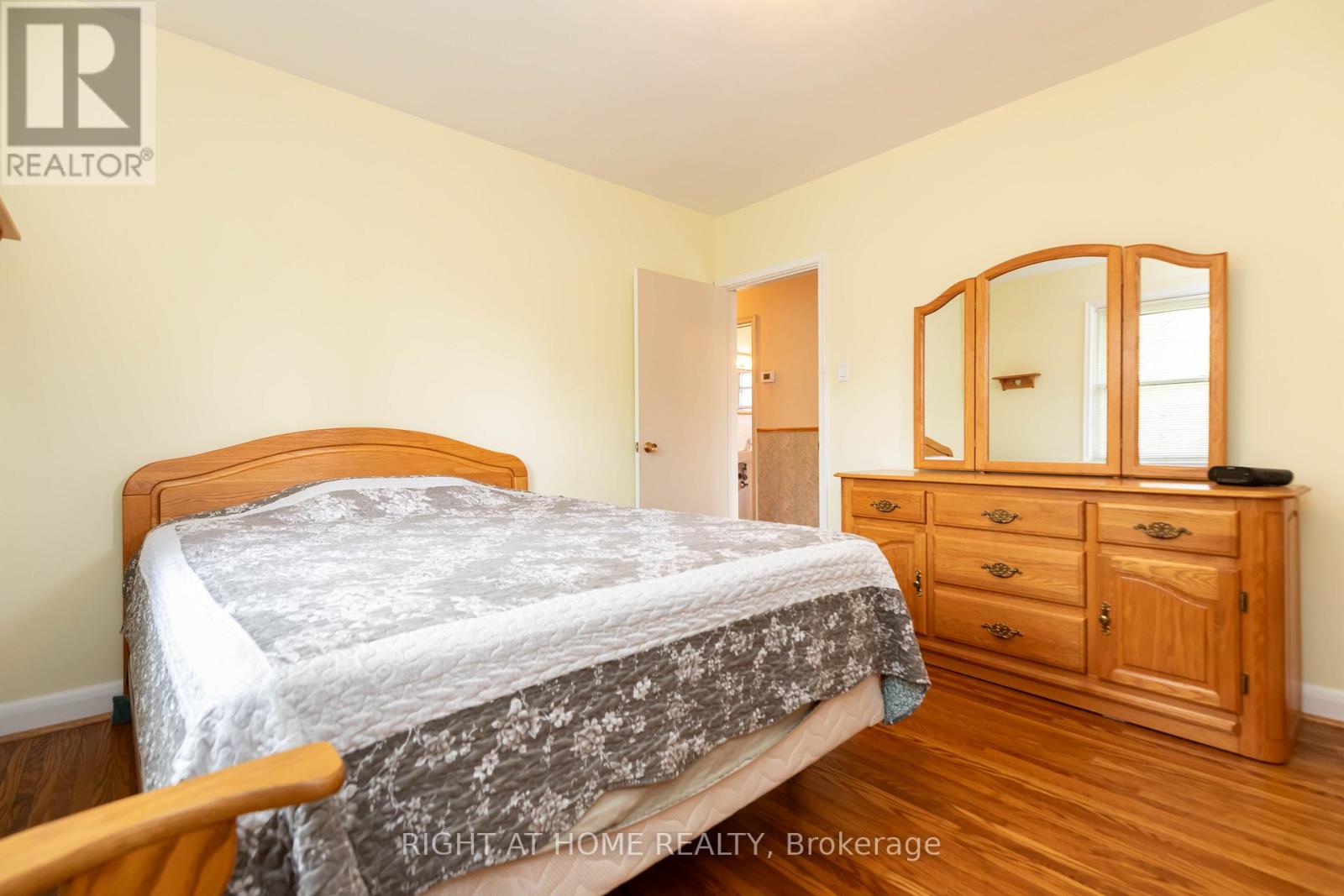 22 Flintridge Road, Toronto, Ontario  M1P 1C1 - Photo 17 - E12147796