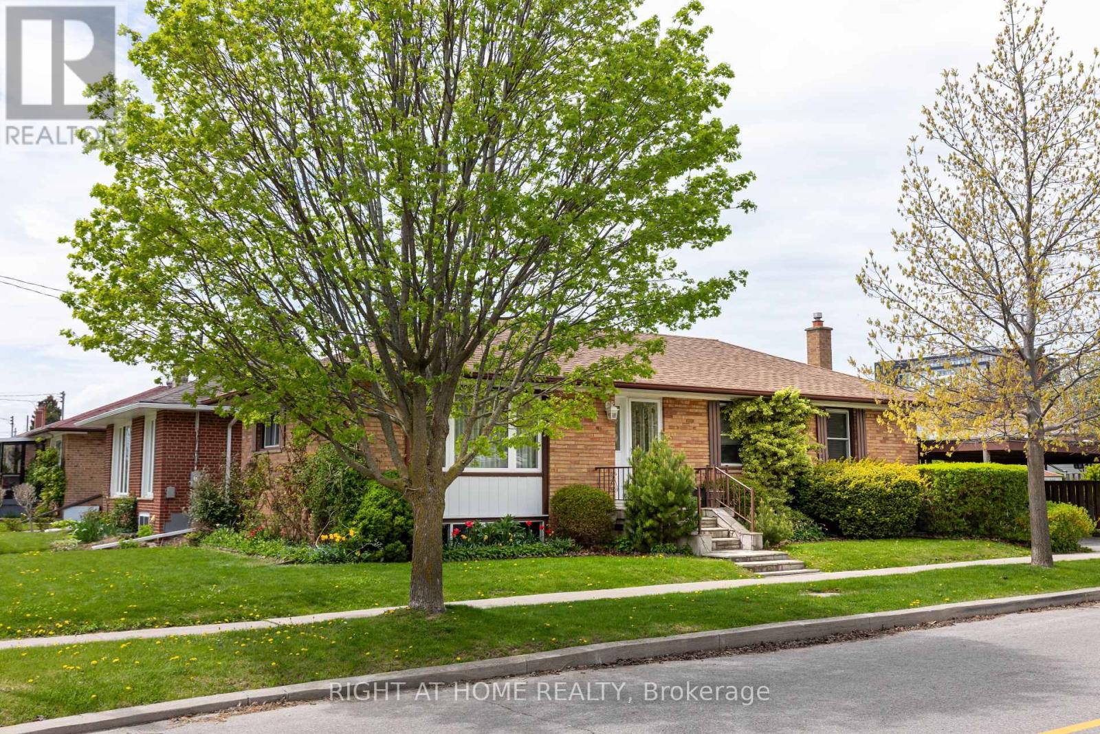 22 Flintridge Road, Toronto, Ontario  M1P 1C1 - Photo 2 - E12147796