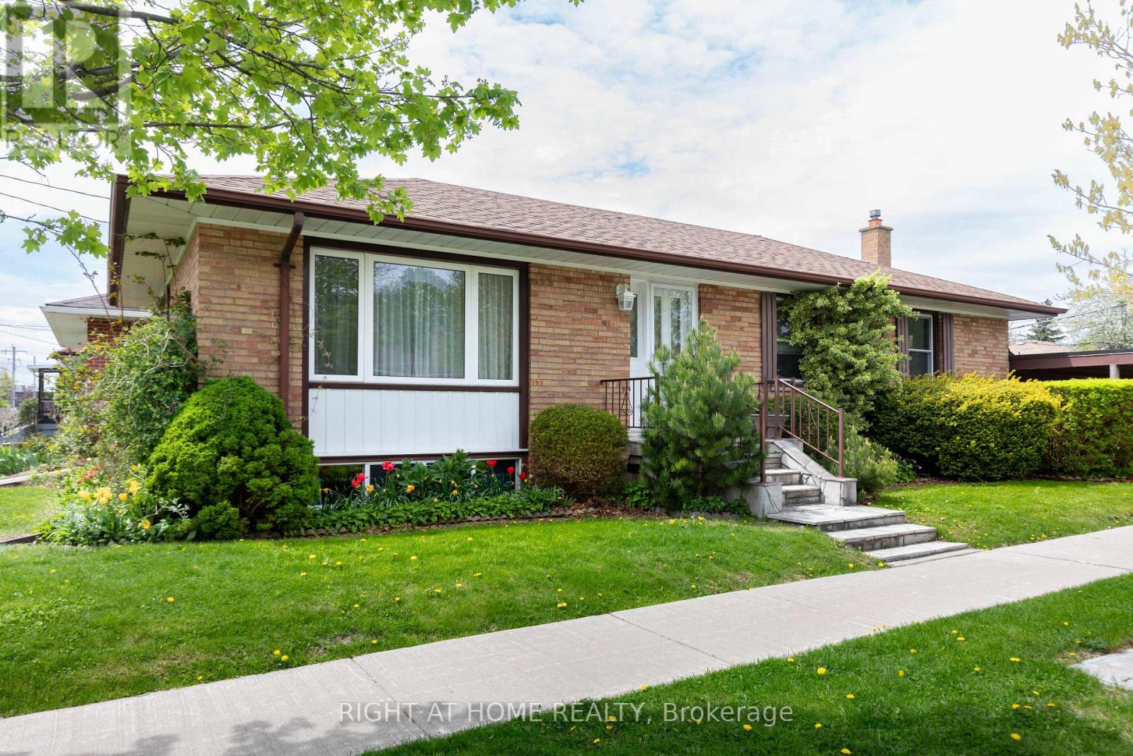 22 Flintridge Road, Toronto, Ontario  M1P 1C1 - Photo 3 - E12147796