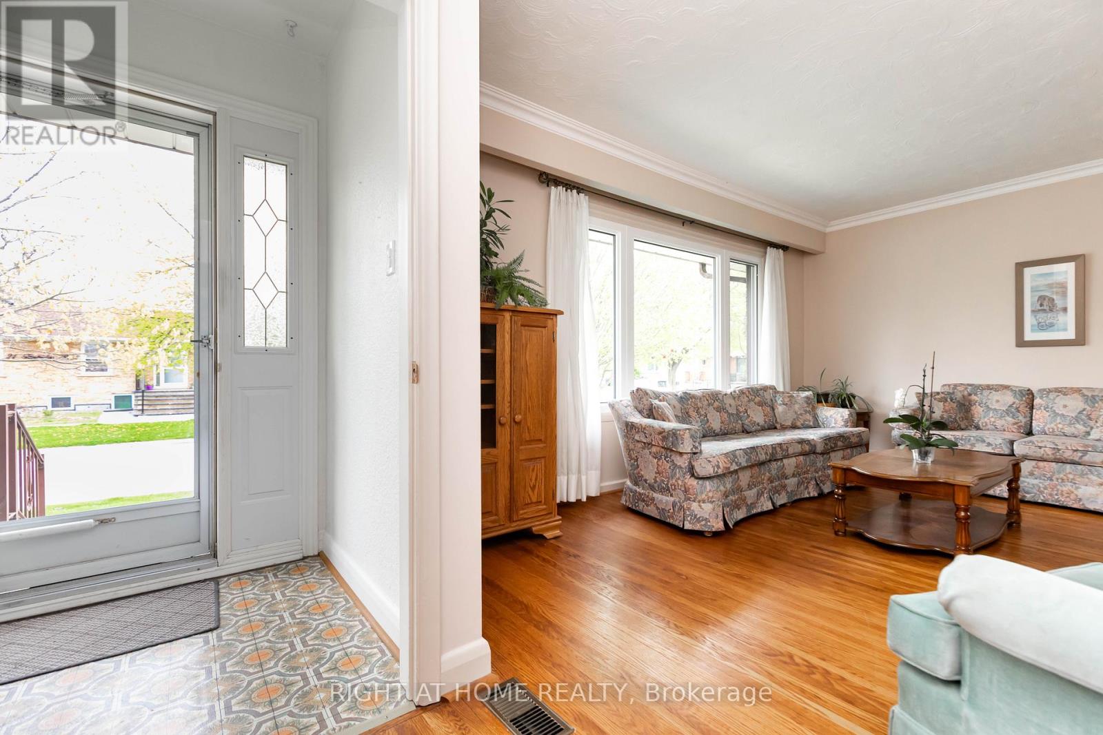 22 Flintridge Road, Toronto, Ontario  M1P 1C1 - Photo 6 - E12147796