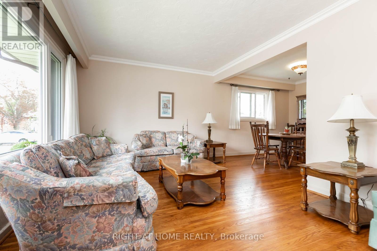 22 Flintridge Road, Toronto, Ontario  M1P 1C1 - Photo 7 - E12147796