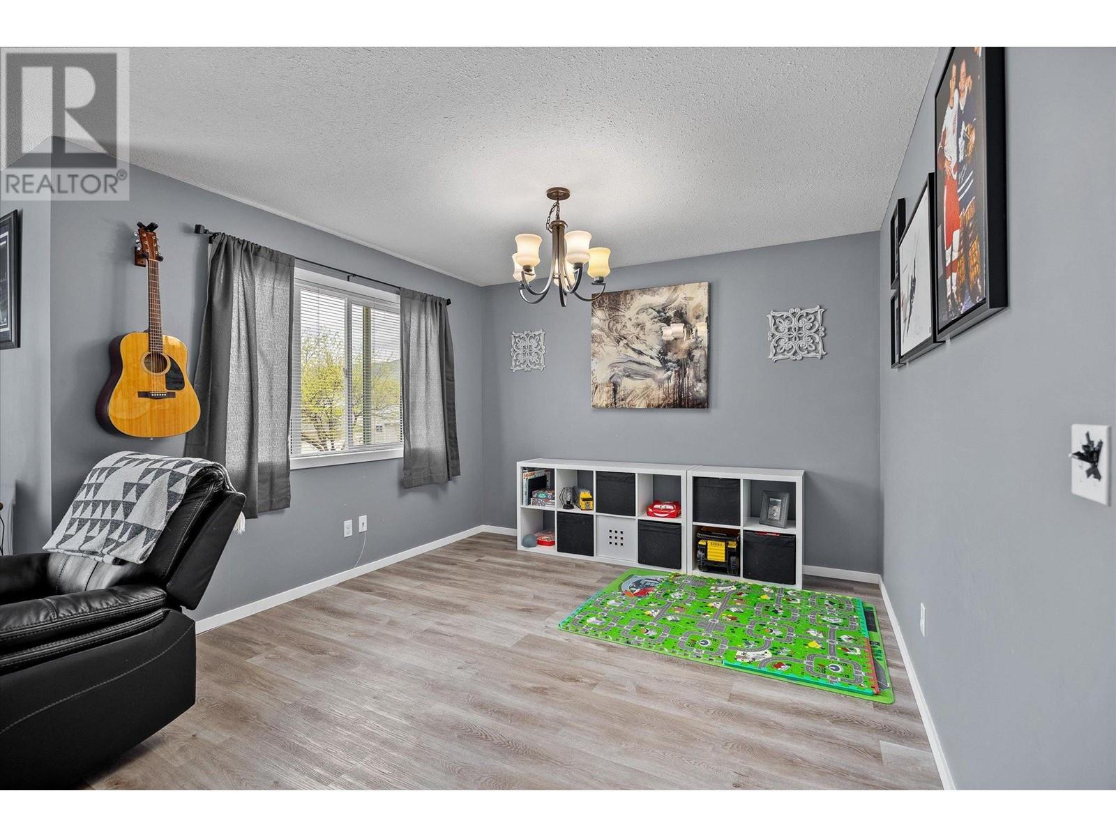 Property at 545 Clayton Crescent image 3