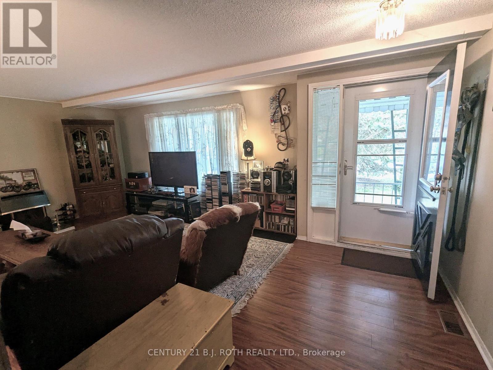 66 Linden Lane, Innisfil, Ontario  L9S 1P2 - Photo 13 - N12147773