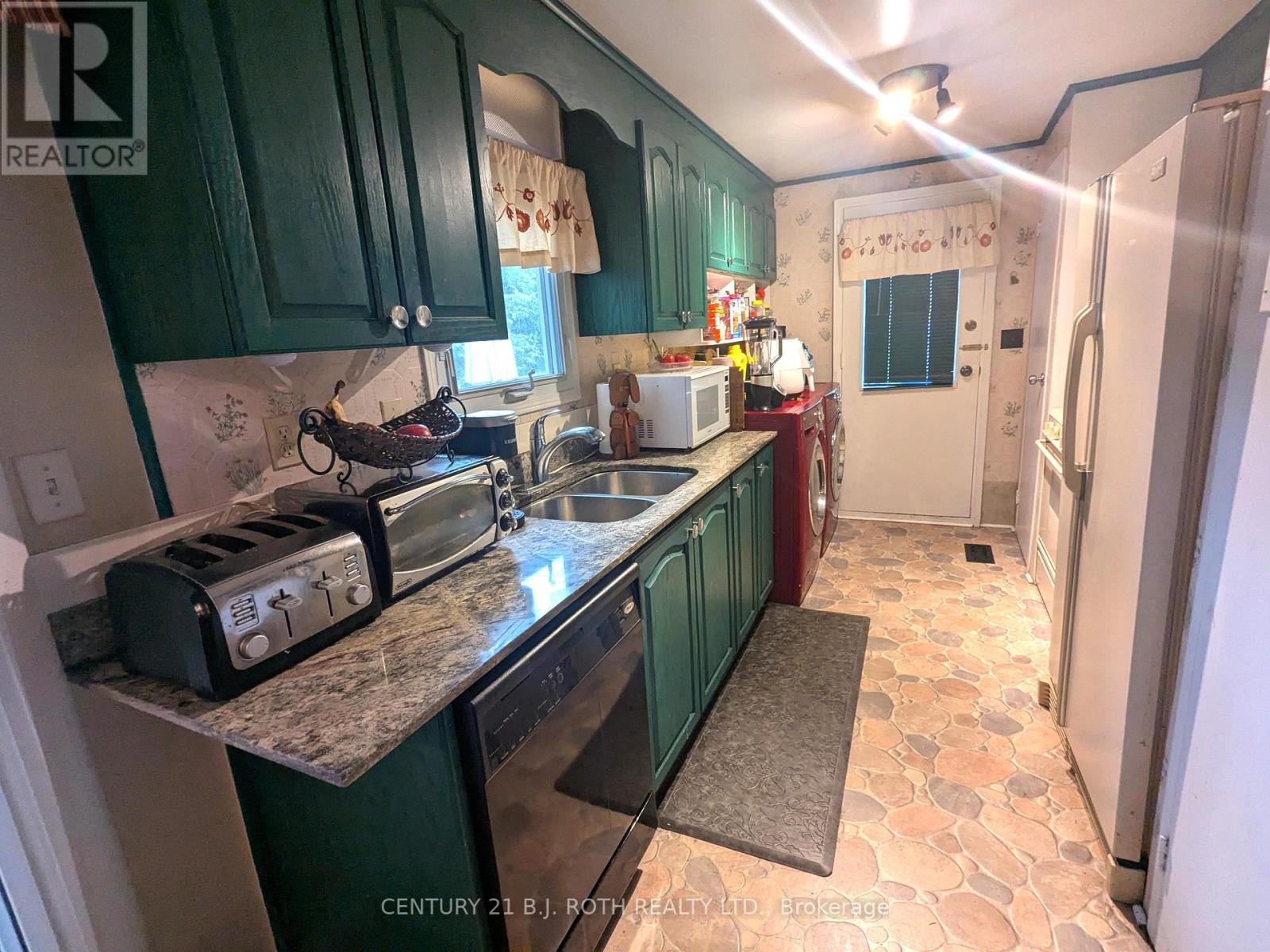 66 Linden Lane, Innisfil, Ontario  L9S 1P2 - Photo 23 - N12147773