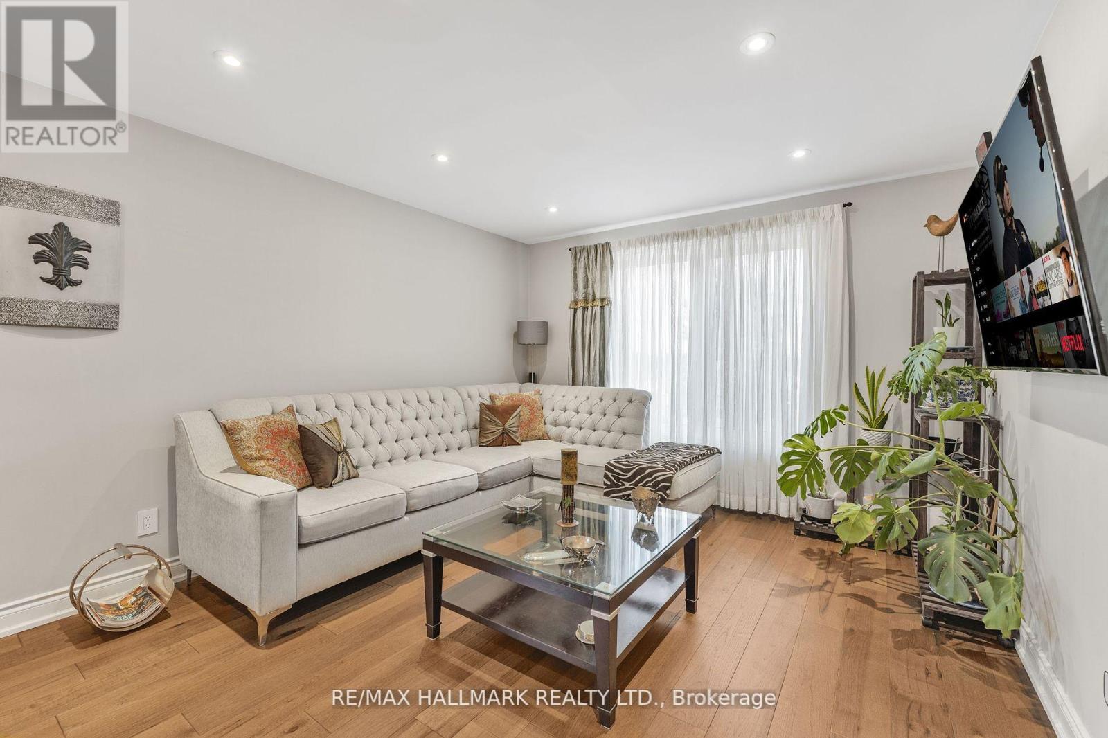 57 William Roe Boulevard, Newmarket, Ontario  L3Y 5E9 - Photo 10 - N12147830