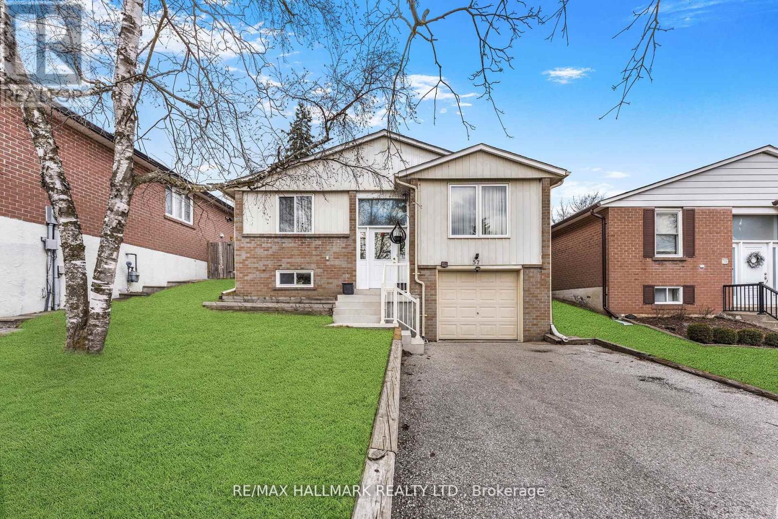 57 William Roe Boulevard, Newmarket, Ontario  L3Y 5E9 - Photo 2 - N12147830