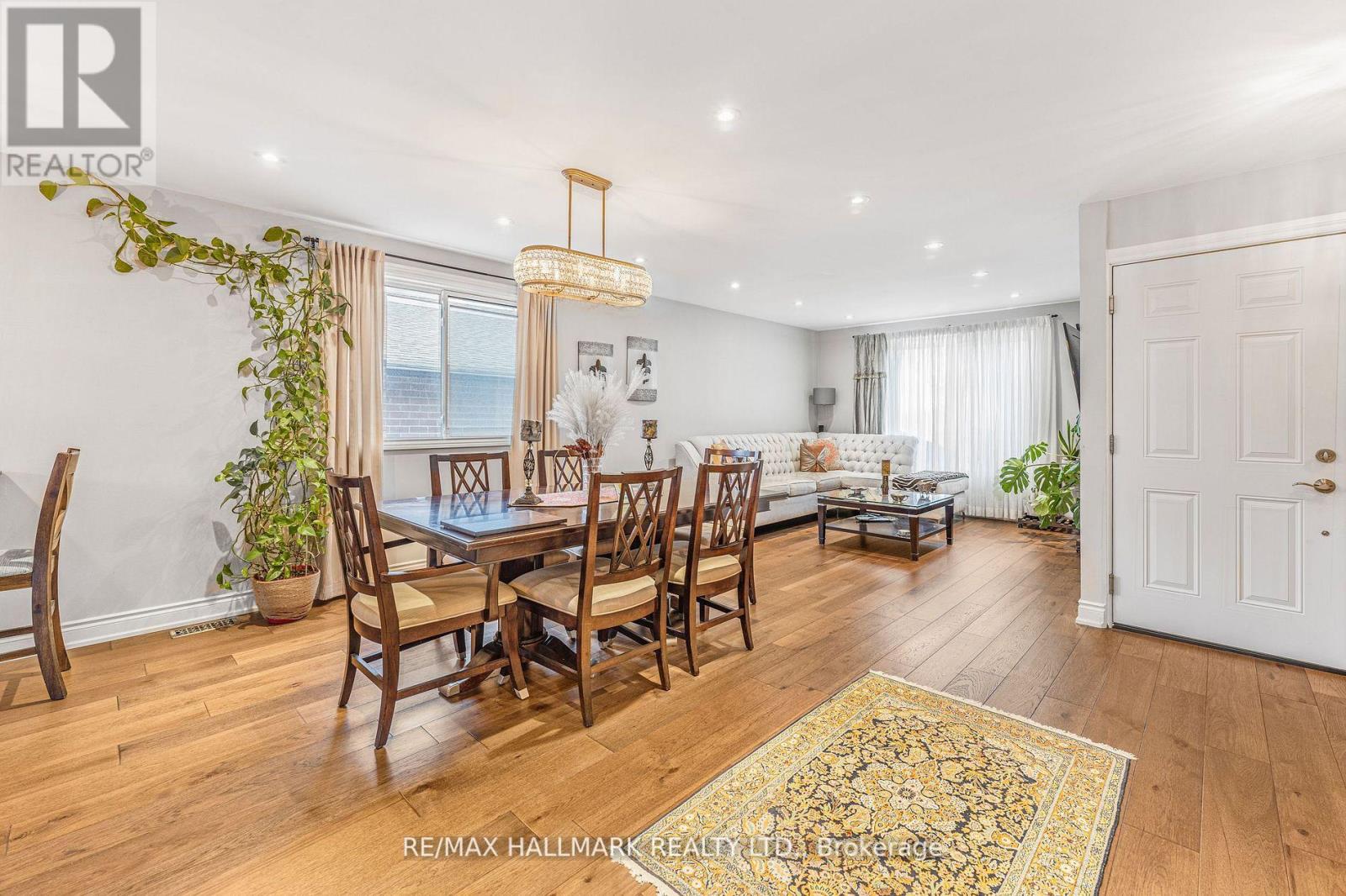 57 William Roe Boulevard, Newmarket, Ontario  L3Y 5E9 - Photo 5 - N12147830