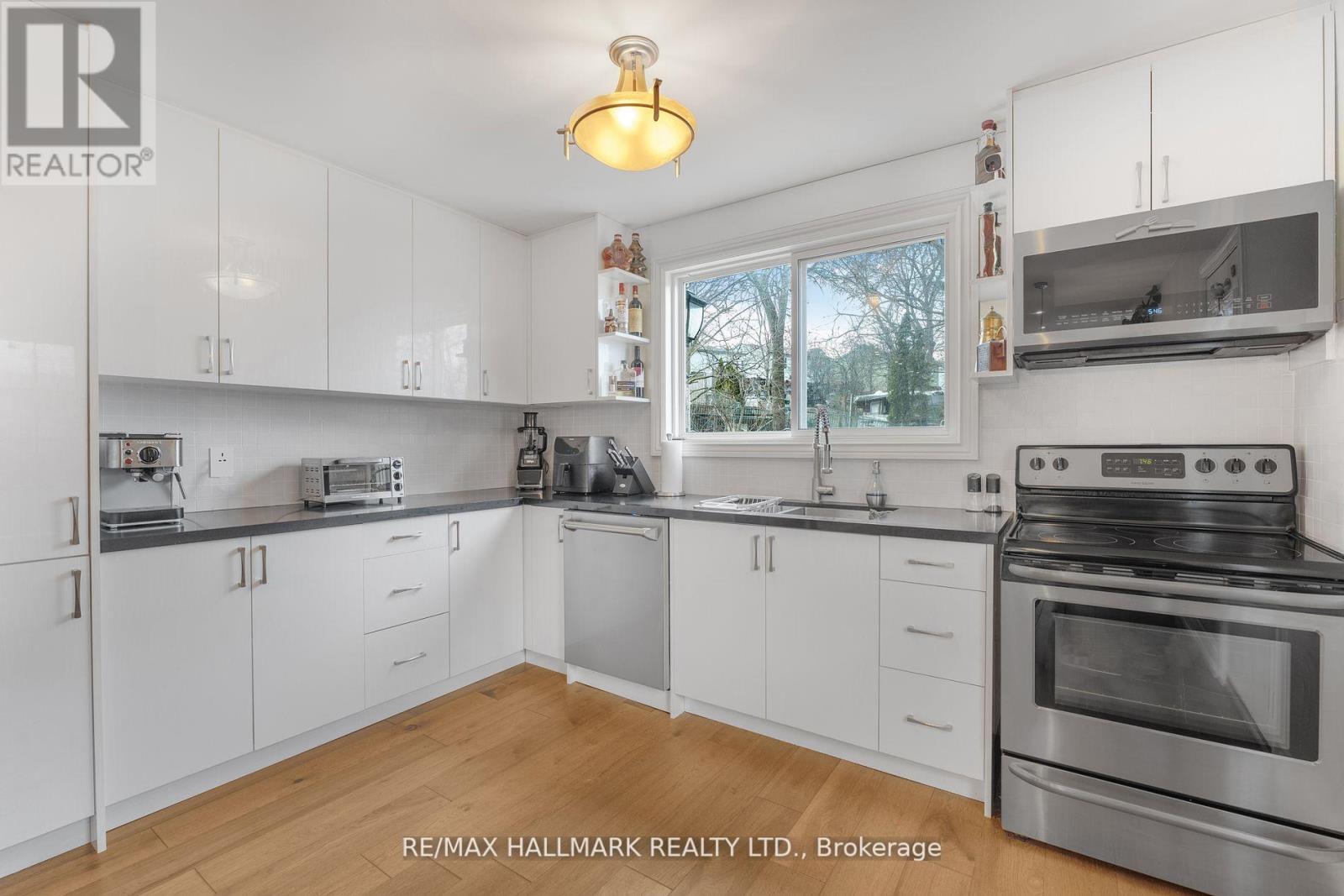 57 William Roe Boulevard, Newmarket, Ontario  L3Y 5E9 - Photo 9 - N12147830