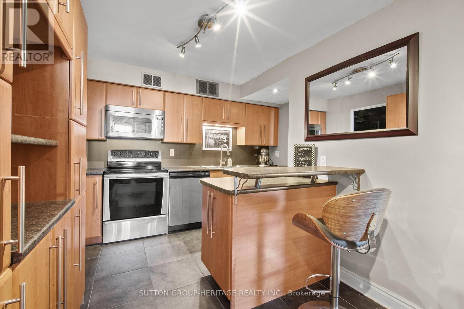 706 - 1 Royal Orchard Boulevard, Markham, Ontario  L3T 3C2 - Photo 13 - N12147837