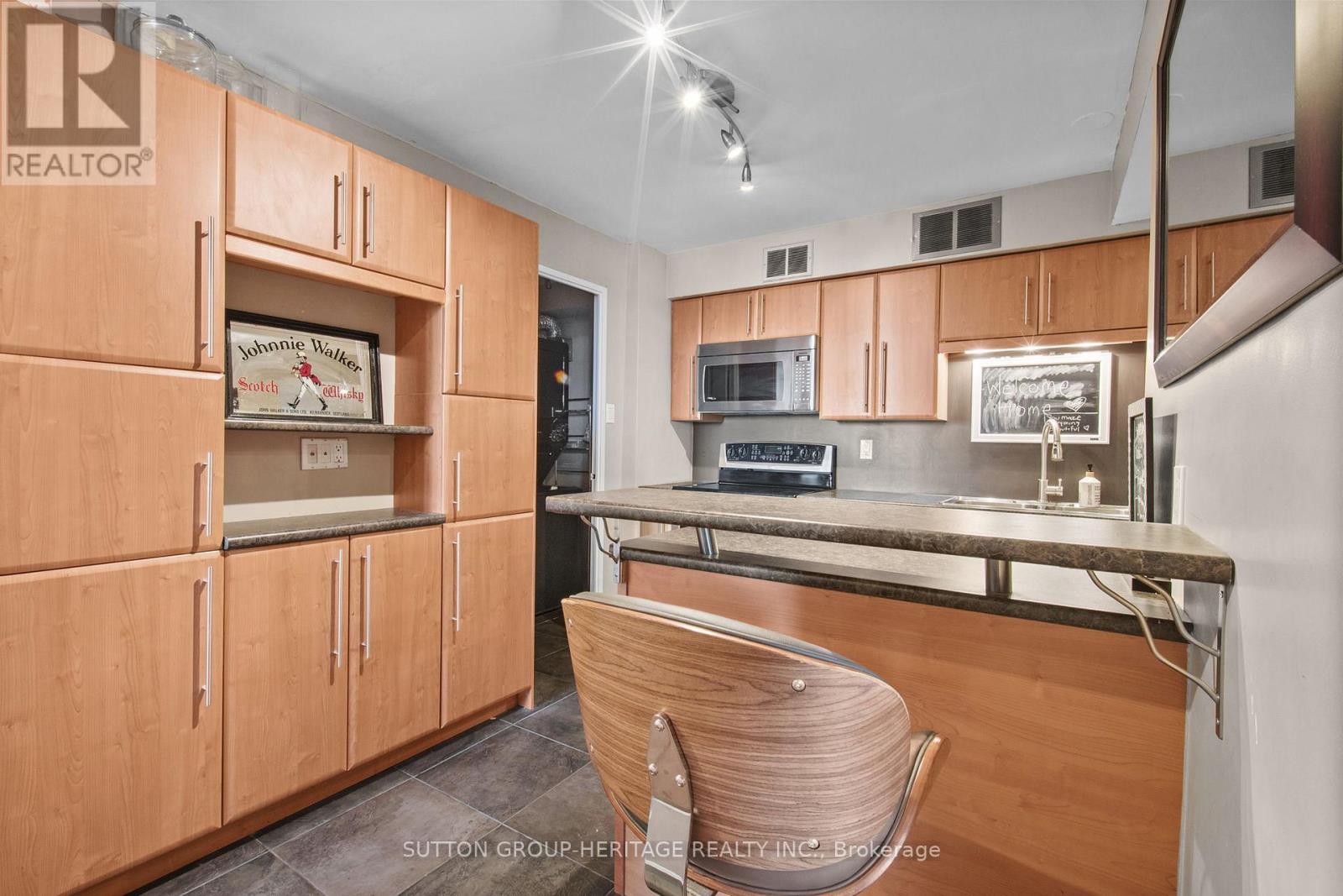 706 - 1 Royal Orchard Boulevard, Markham, Ontario  L3T 3C2 - Photo 14 - N12147837