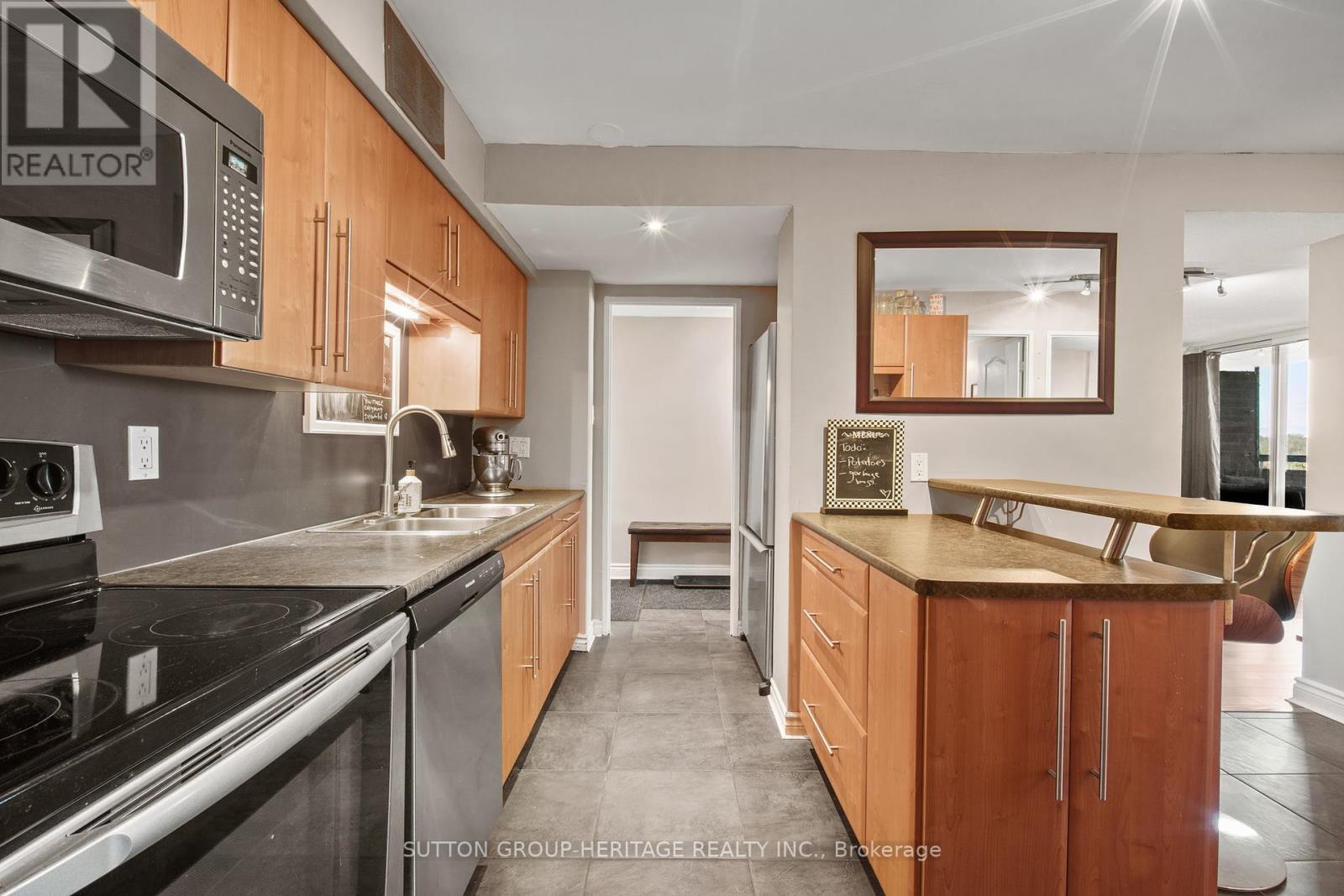 706 - 1 Royal Orchard Boulevard, Markham, Ontario  L3T 3C2 - Photo 15 - N12147837