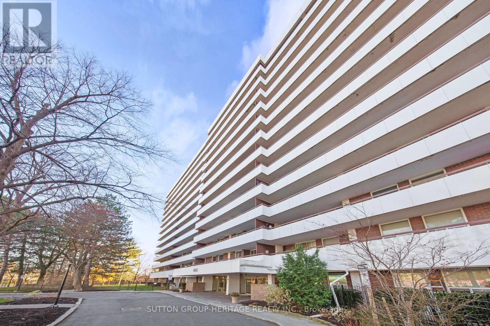 706 - 1 Royal Orchard Boulevard, Markham, Ontario  L3T 3C2 - Photo 3 - N12147837