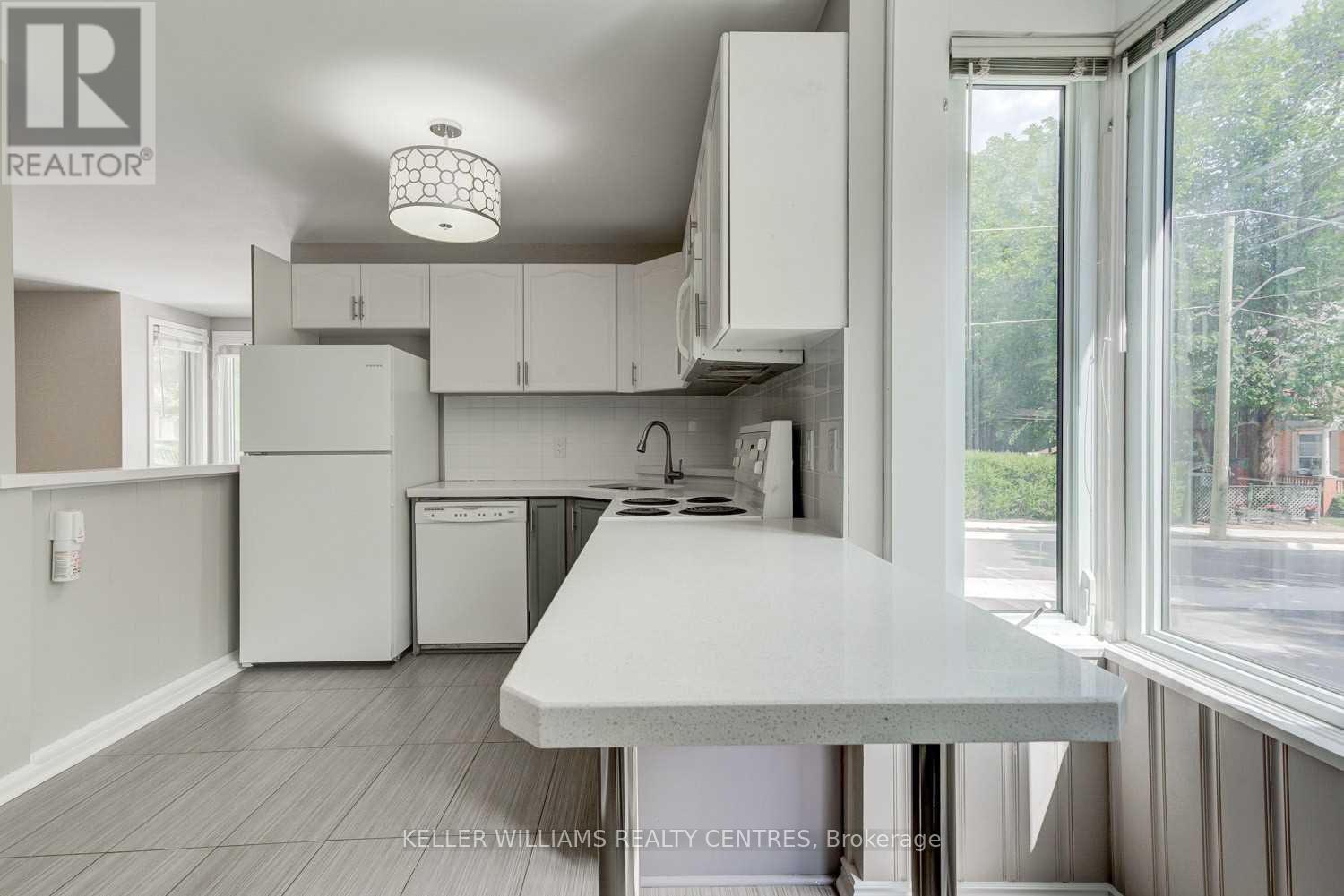 366 Park Avenue, Newmarket (Central Newmarket), Ontario  L3Y 1V5 - Photo 6 - N12147846