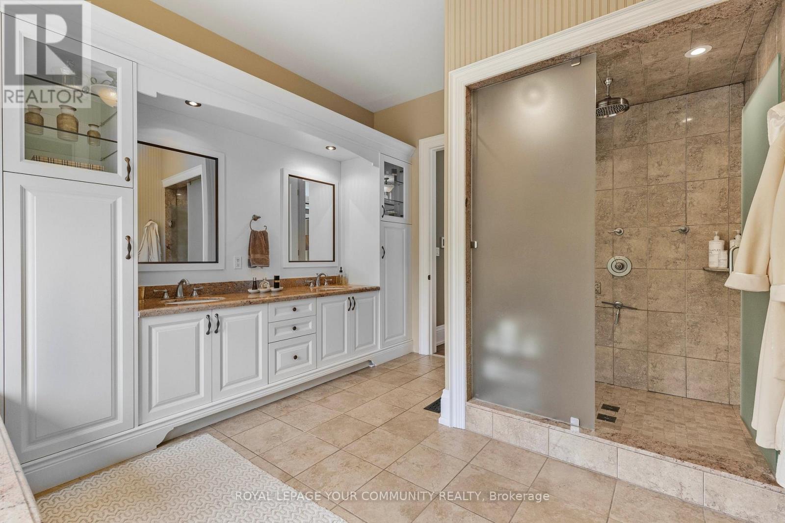 25 Riverstone Court, East Gwillimbury, Ontario  L0G 1V0 - Photo 28 - N12147860