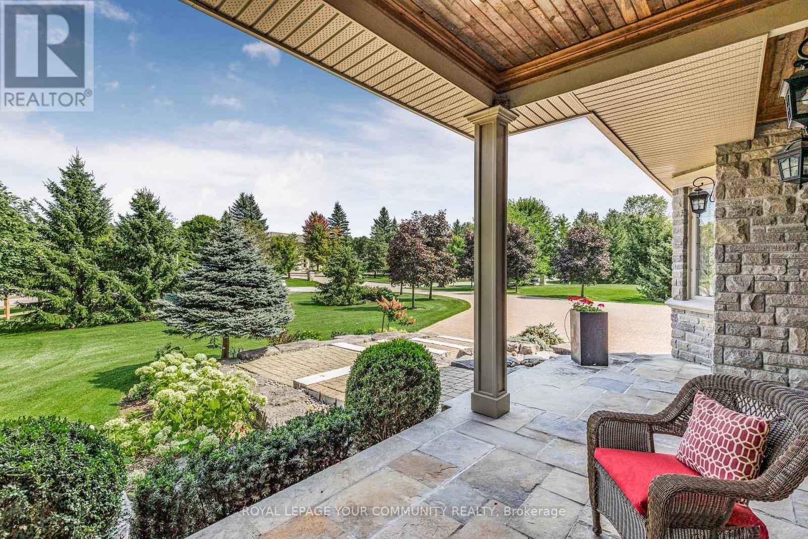 25 Riverstone Court, East Gwillimbury, Ontario  L0G 1V0 - Photo 4 - N12147860