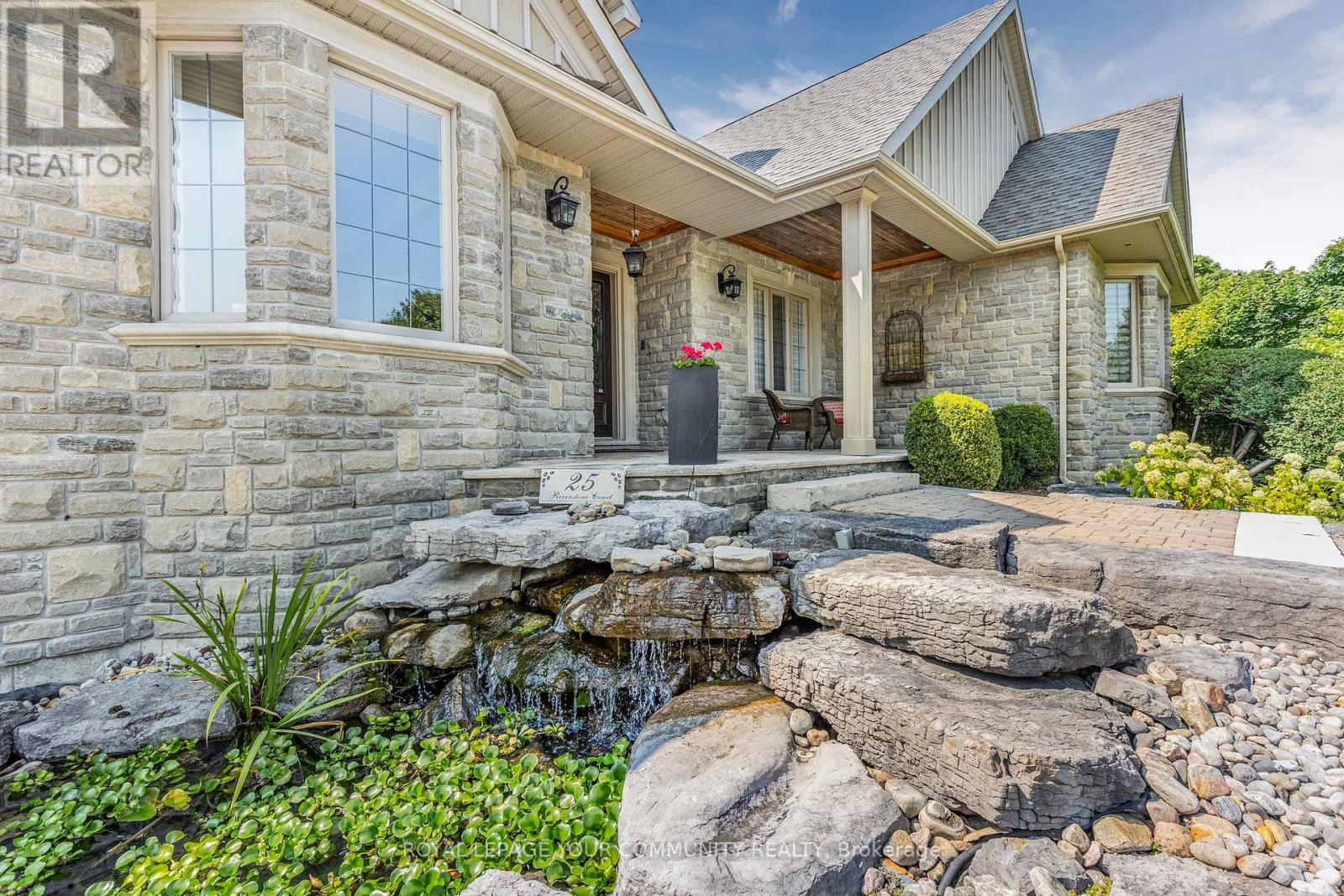 25 Riverstone Court, East Gwillimbury, Ontario  L0G 1V0 - Photo 5 - N12147860