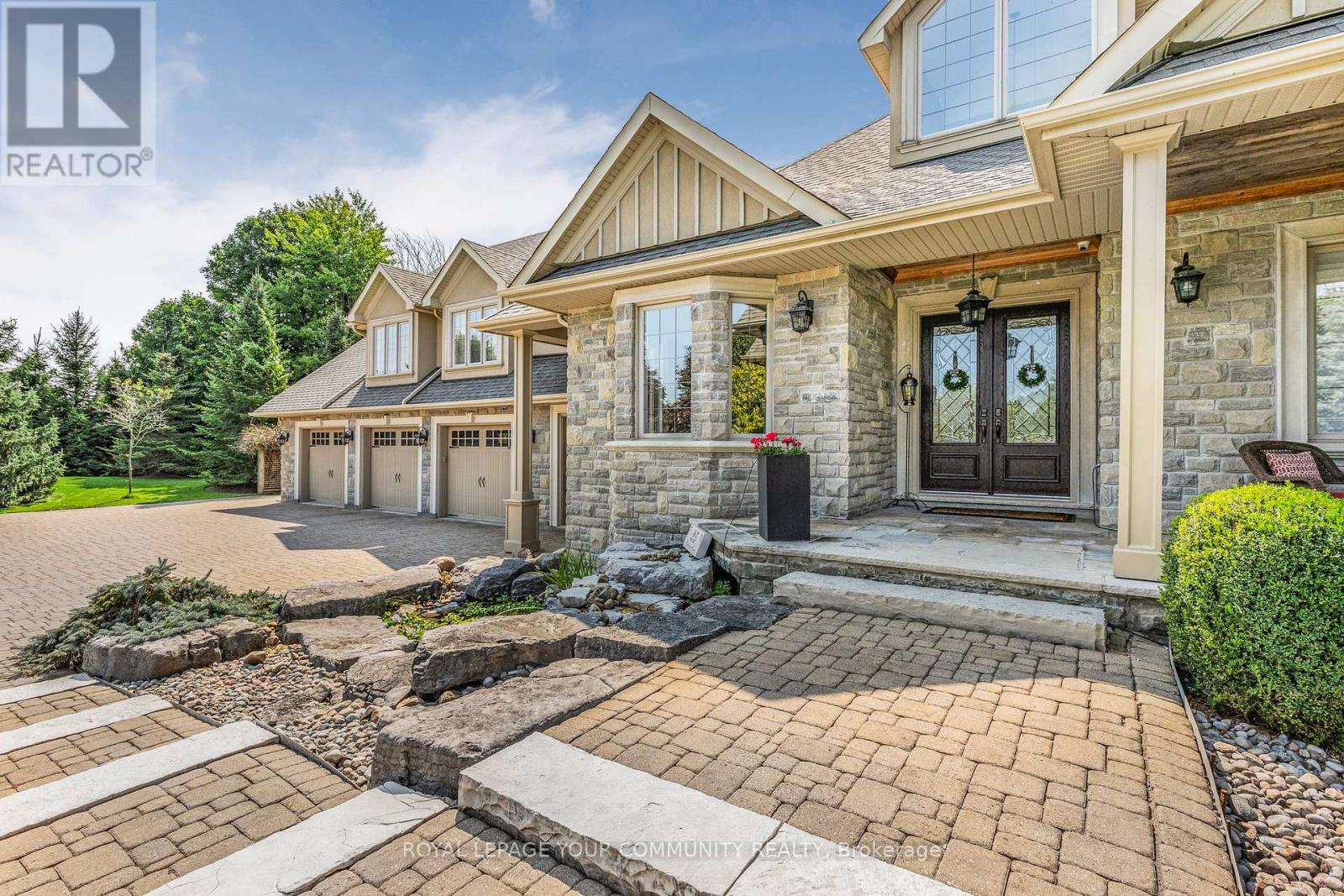 25 Riverstone Court, East Gwillimbury, Ontario  L0G 1V0 - Photo 6 - N12147860