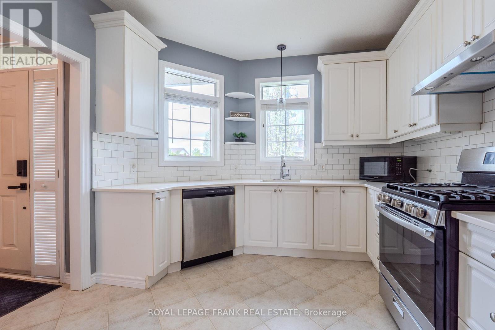 9 Eglington Street, Kawartha Lakes, Ontario  K9V 6K6 - Photo 7 - X12147941