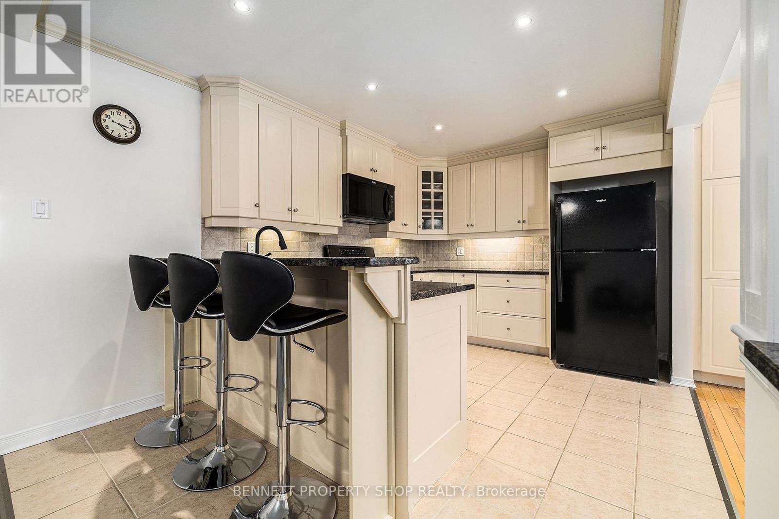 37 Ivylea Street, Ottawa, Ontario  K2G 4X1 - Photo 9 - X12145723