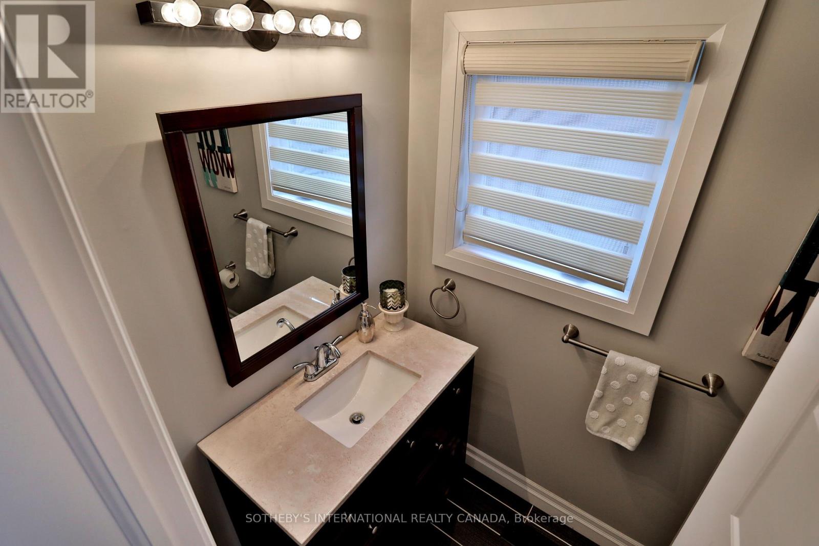 49 Poplar Avenue, Toronto, Ontario  M9B 3R5 - Photo 15 - W12147761
