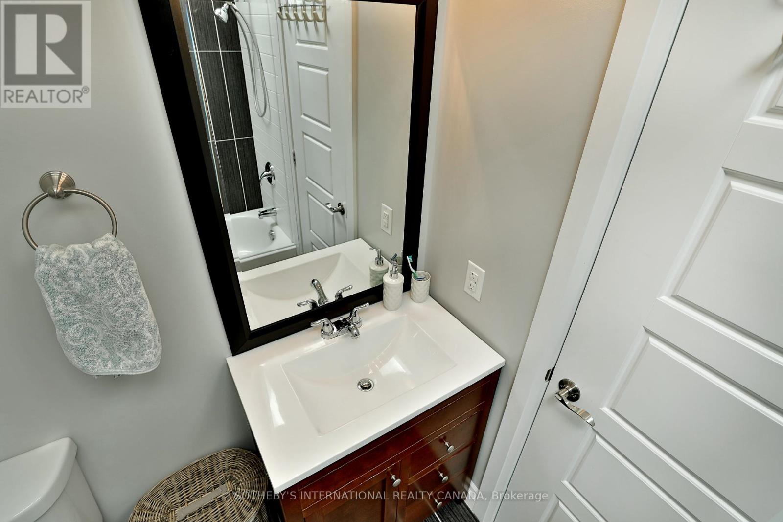 49 Poplar Avenue, Toronto, Ontario  M9B 3R5 - Photo 23 - W12147761