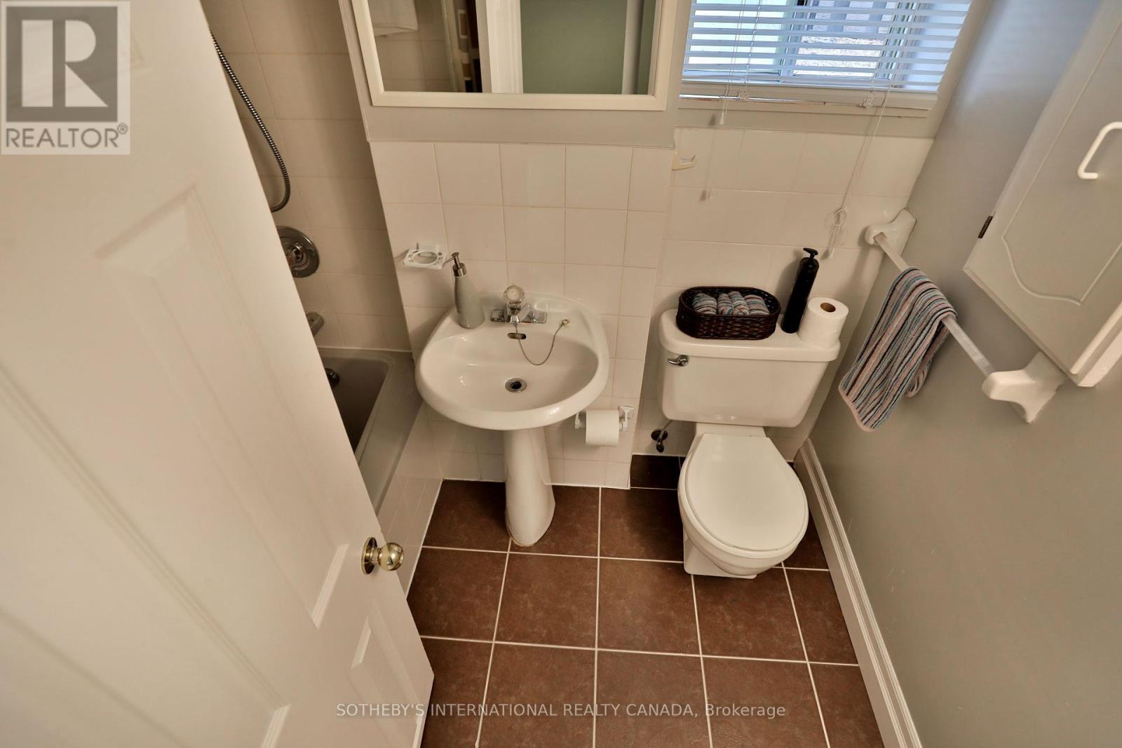 49 Poplar Avenue, Toronto, Ontario  M9B 3R5 - Photo 25 - W12147761