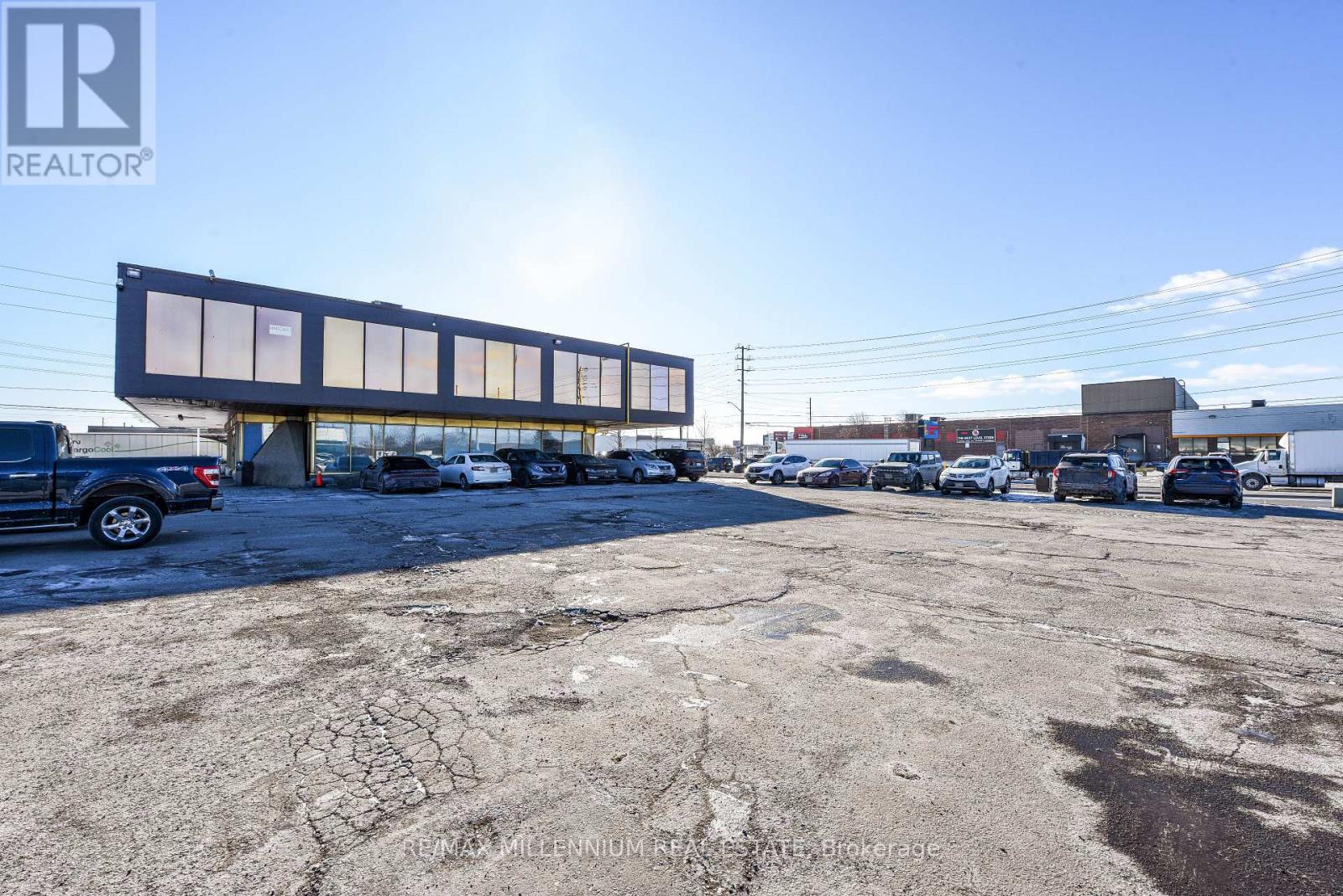 109 - 1300 Steeles Avenue, Brampton, Ontario  L6T 1A2 - Photo 3 - W12147815