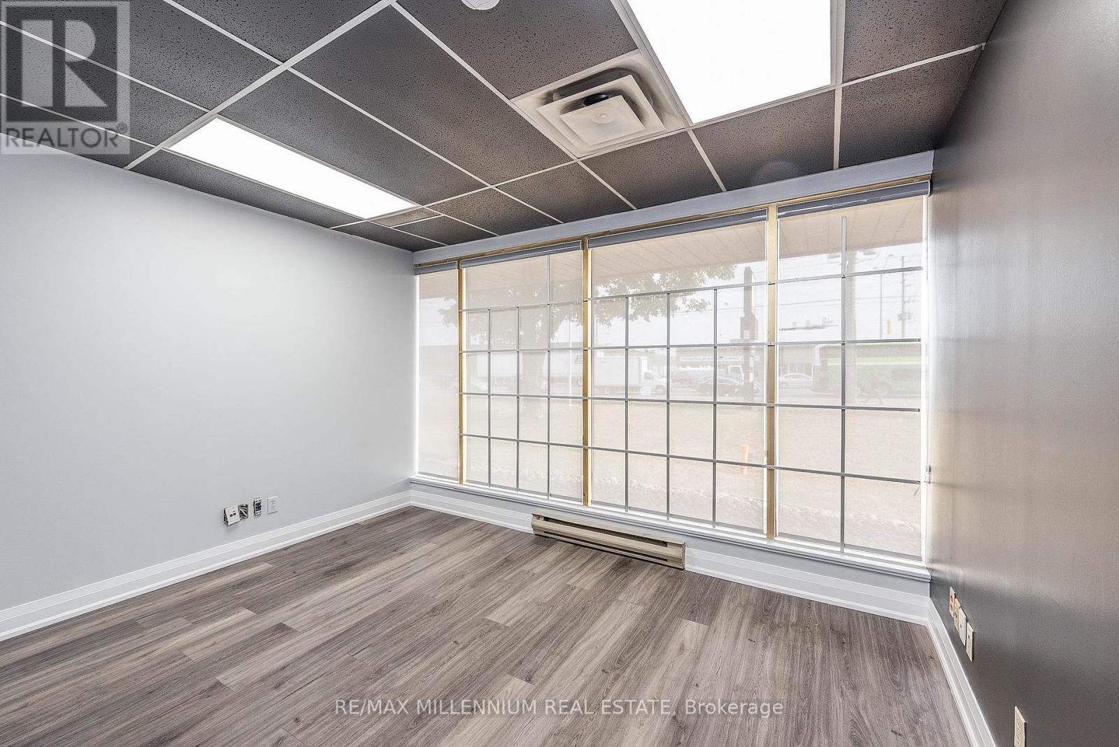 109 - 1300 Steeles Avenue, Brampton, Ontario  L6T 1A2 - Photo 5 - W12147815