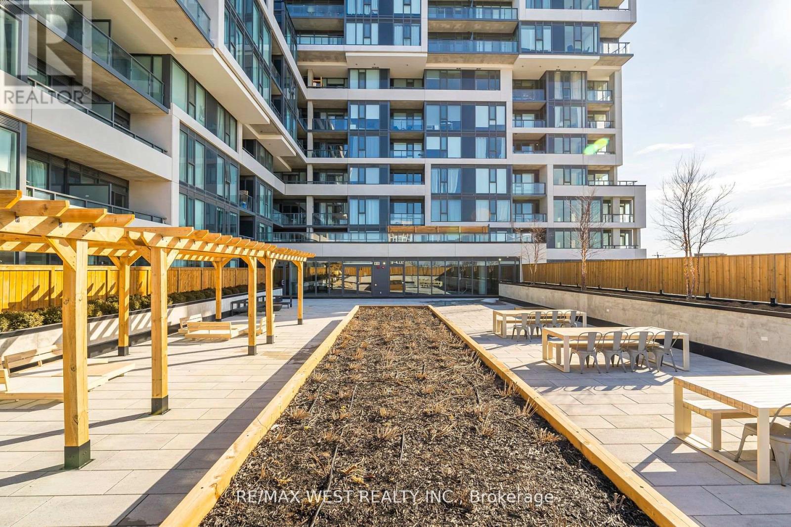 813 - 859 The Queensway S, Toronto, Ontario  M8Z 1M8 - Photo 29 - W12147828