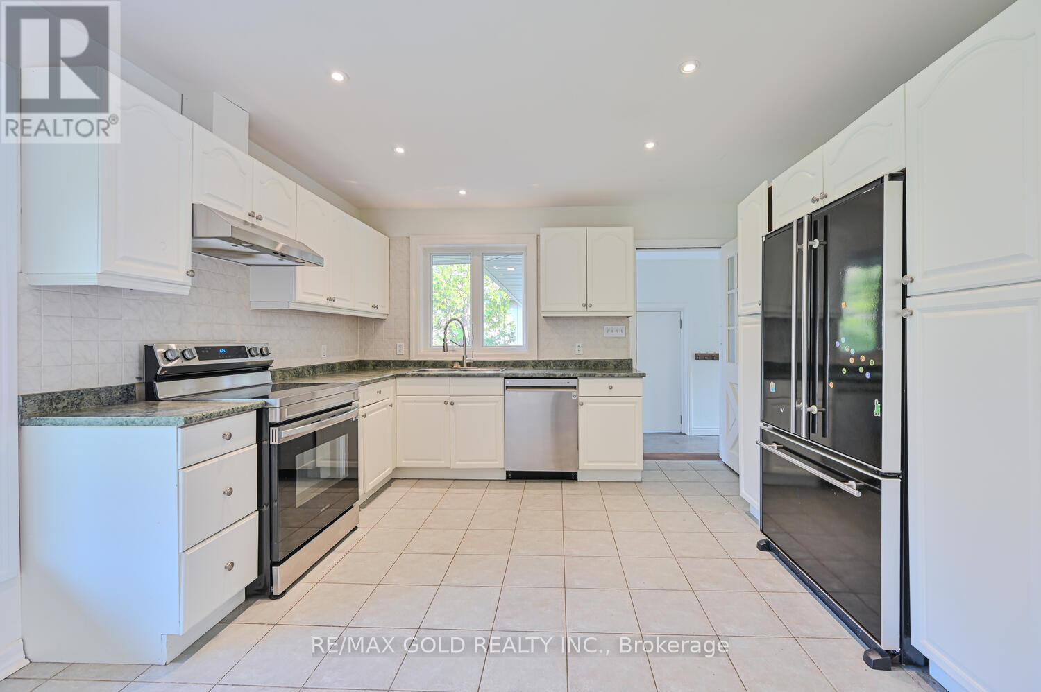 1534 Randor Drive, Mississauga, Ontario  L5J 3C7 - Photo 13 - W12147857