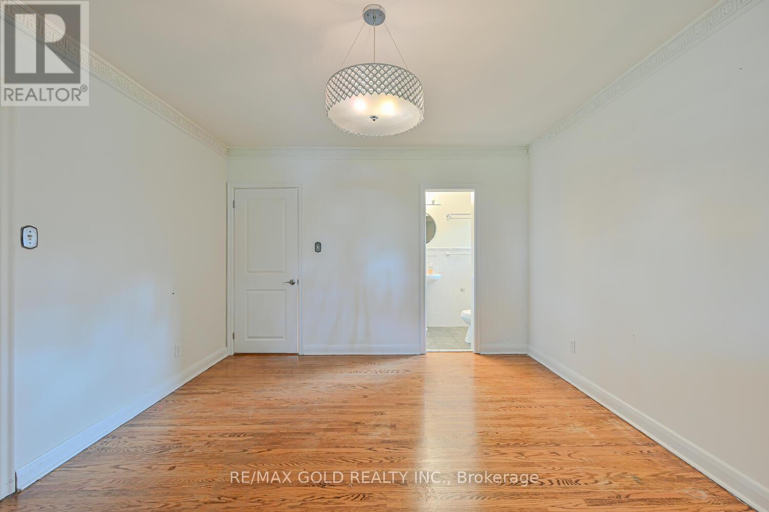 1534 Randor Drive, Mississauga, Ontario  L5J 3C7 - Photo 19 - W12147857