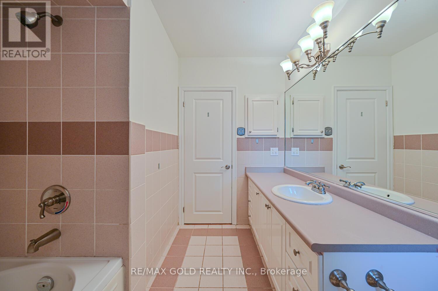 1534 Randor Drive, Mississauga, Ontario  L5J 3C7 - Photo 32 - W12147857
