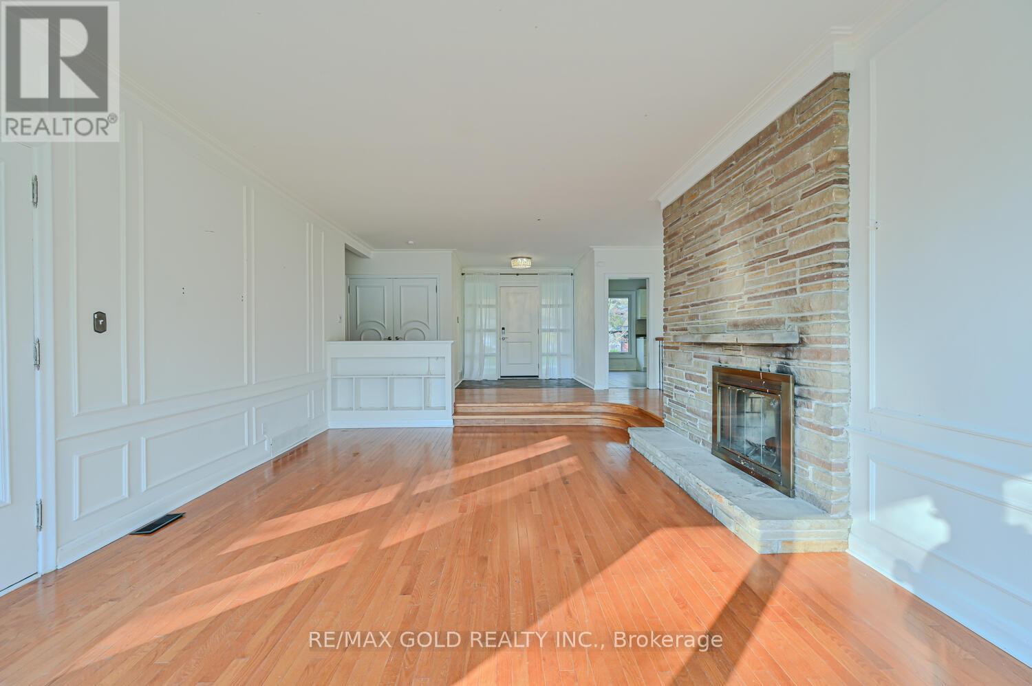 1534 Randor Drive, Mississauga, Ontario  L5J 3C7 - Photo 9 - W12147857