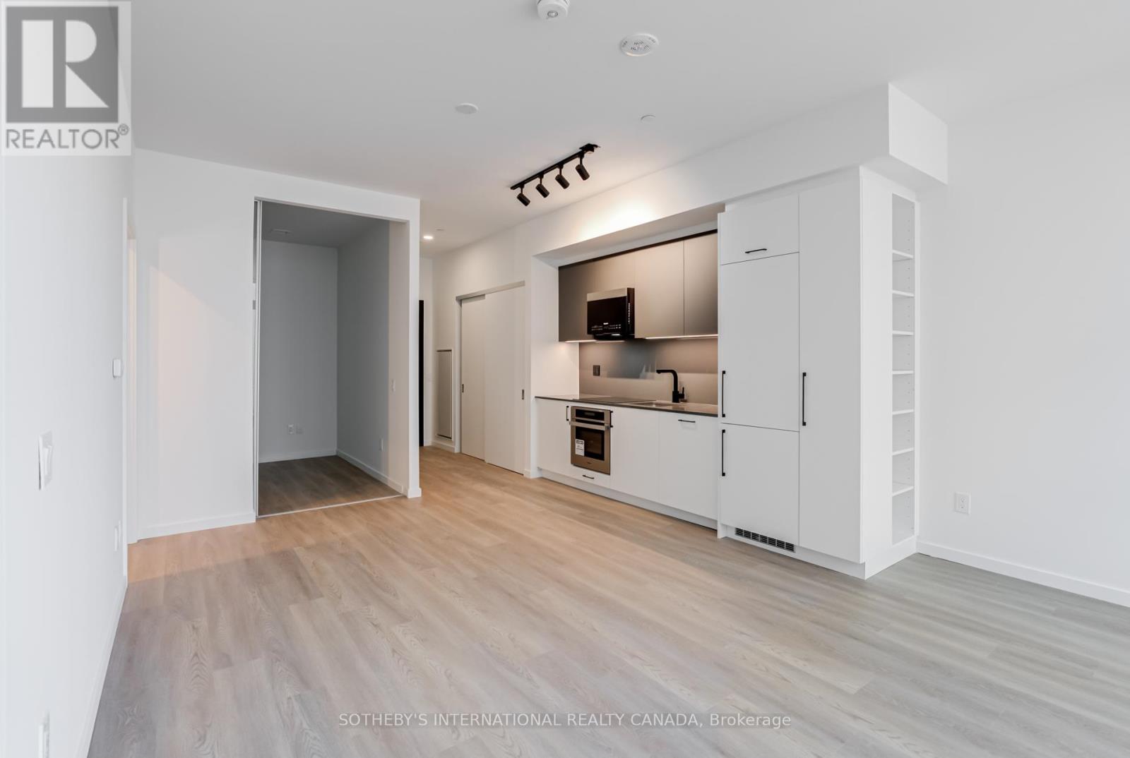 805 - 689 The Queensway, Toronto, Ontario  M8Y 1L1 - Photo 9 - W12147867