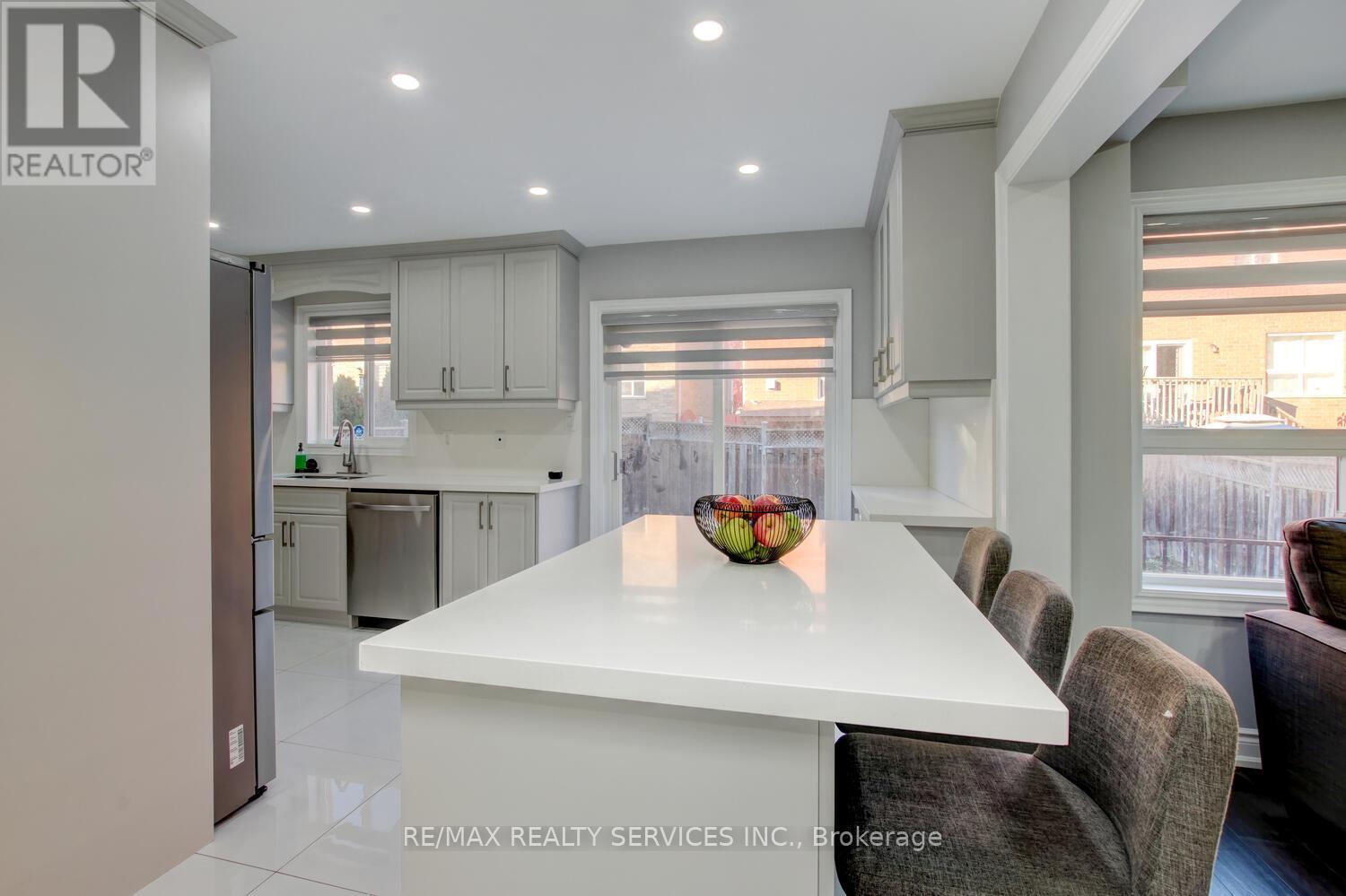 44 Lormel Gate, Brampton, Ontario  L7A 2R6 - Photo 11 - W12147874