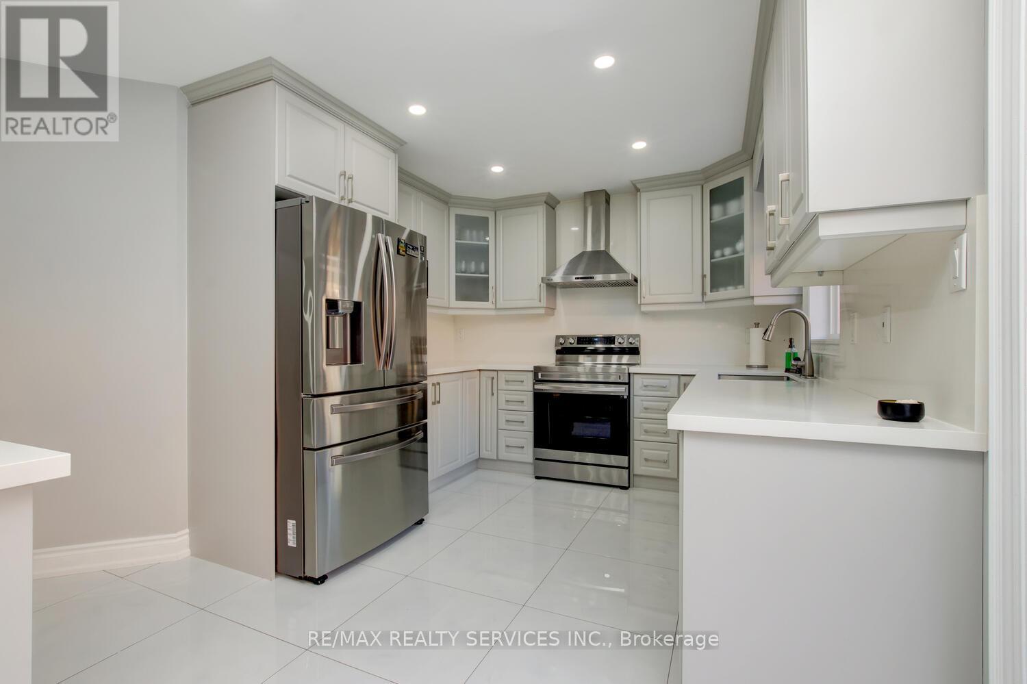 44 Lormel Gate, Brampton, Ontario  L7A 2R6 - Photo 12 - W12147874