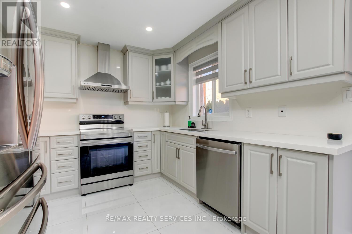 44 Lormel Gate, Brampton, Ontario  L7A 2R6 - Photo 13 - W12147874