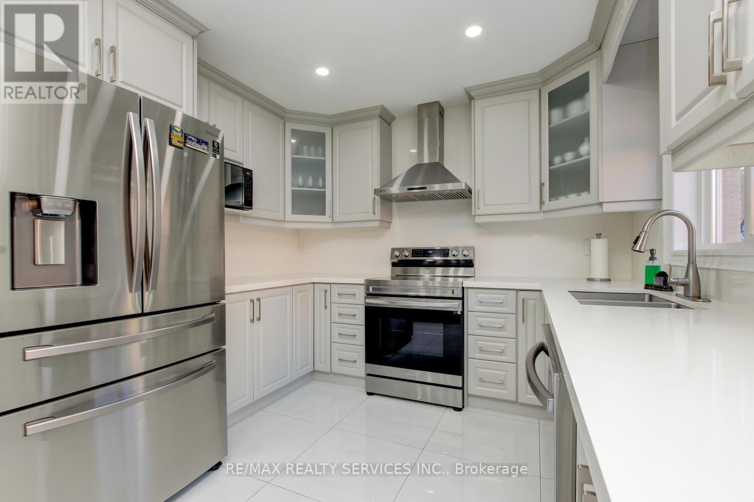 44 Lormel Gate, Brampton, Ontario  L7A 2R6 - Photo 14 - W12147874
