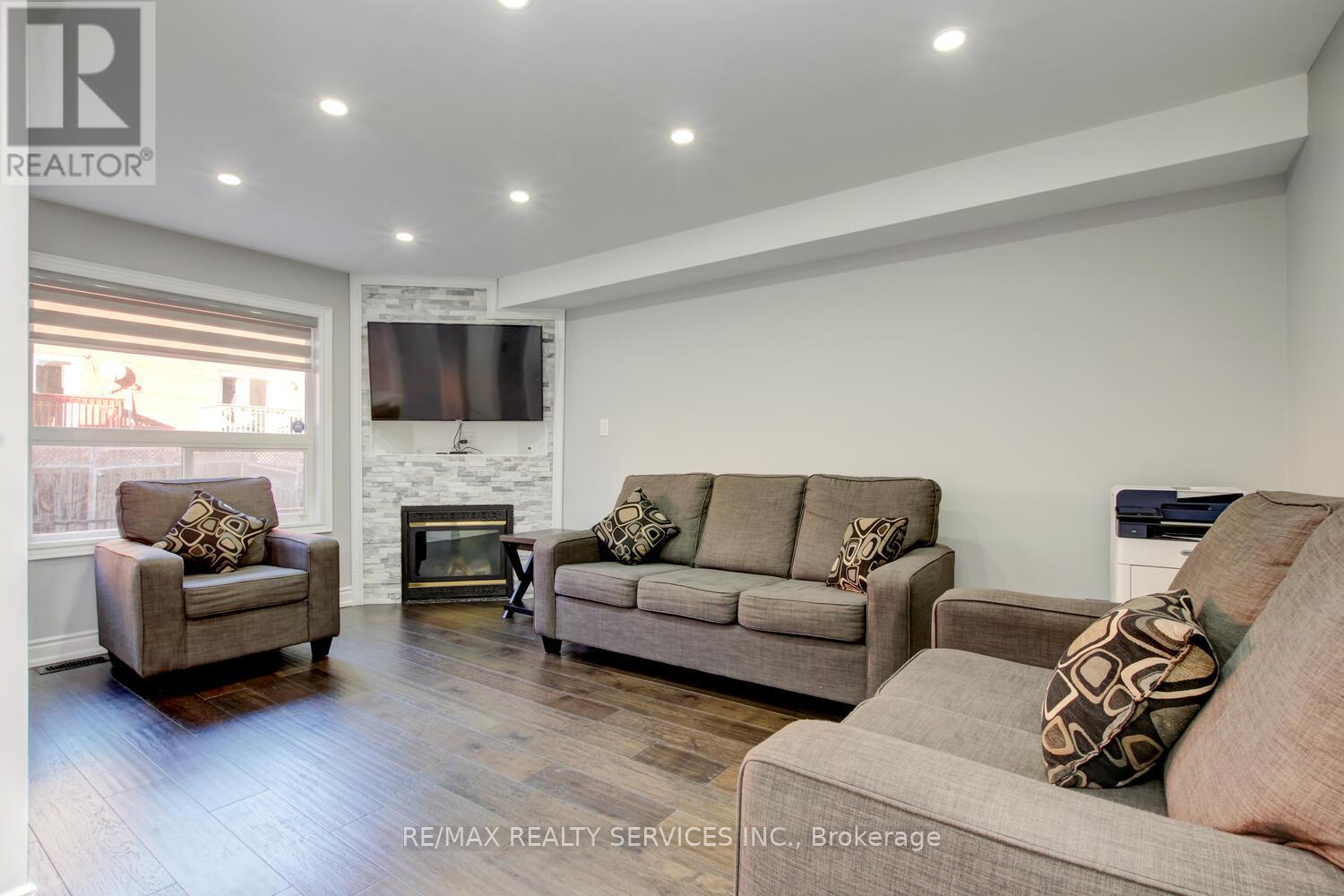 44 Lormel Gate, Brampton, Ontario  L7A 2R6 - Photo 7 - W12147874