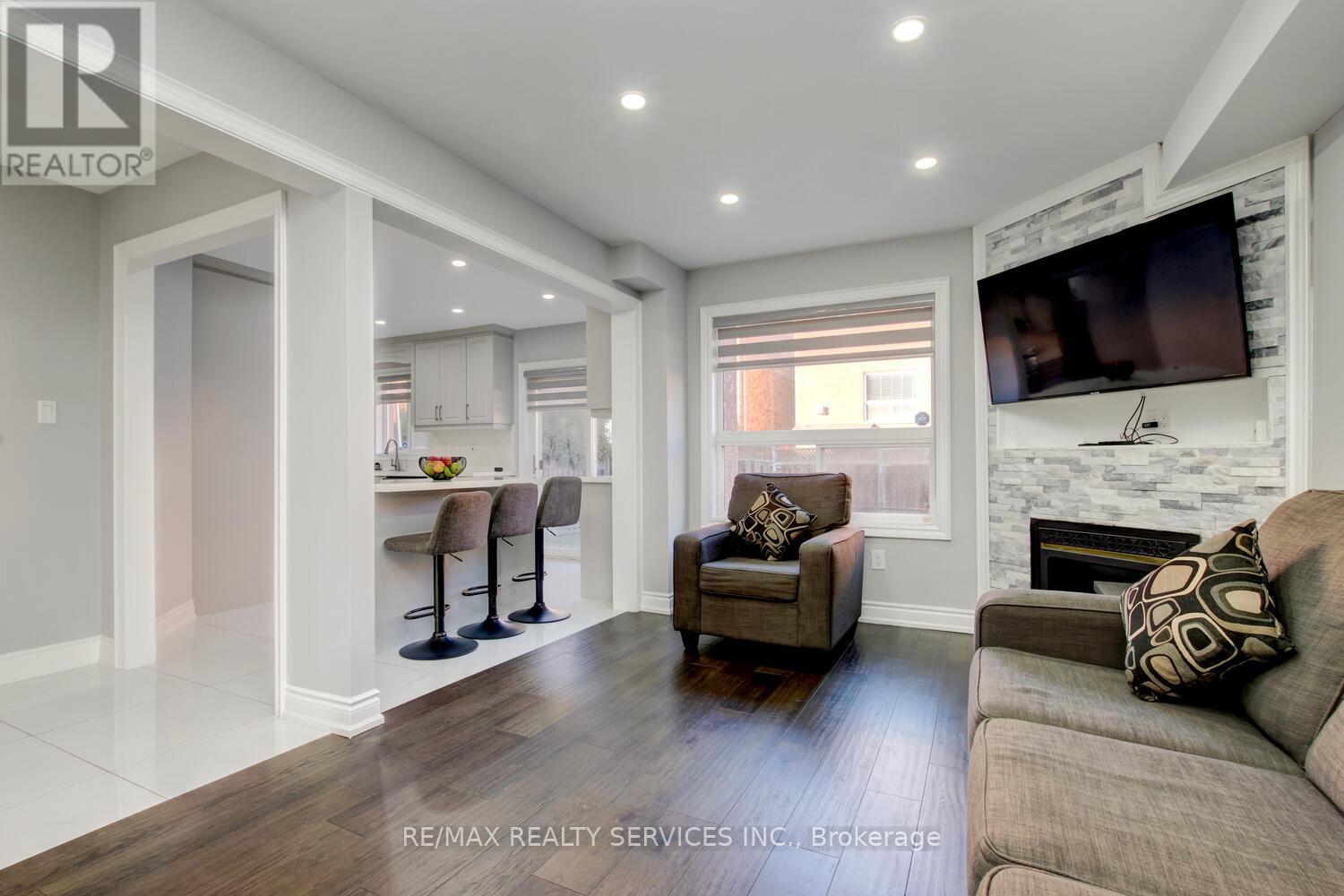44 Lormel Gate, Brampton, Ontario  L7A 2R6 - Photo 8 - W12147874