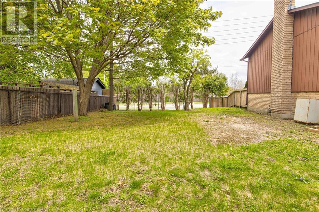238 Foxhunt Road, Waterloo, Ontario  N2K 2R9 - Photo 43 - 40719299