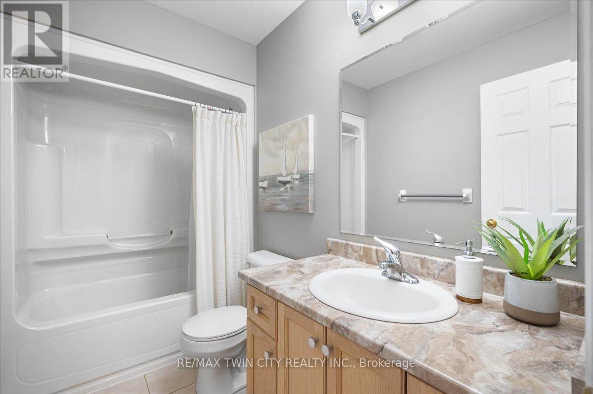 285 Doon South Drive, Kitchener, Ontario  N2P 2X1 - Photo 22 - X12147819