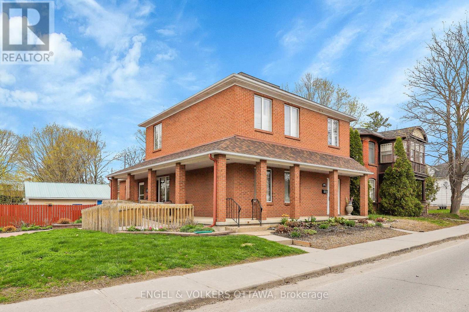 190 John Street N, Arnprior, Ontario  K7S 2N9 - Photo 3 - X12133065