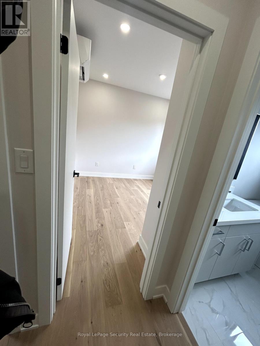 Laneway - 513 Ossington Street, Toronto, Ontario  M6G 3T3 - Photo 23 - C12147850